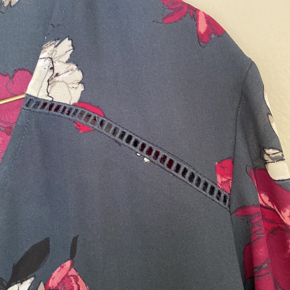 Maurices floral blouse, size medium - Picture 6 of 7